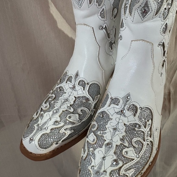 White & Silver Cowgirl Boots Rhinestone Sparkly Western Cowboy Boots Size 7.5 - Picture 3 of 13